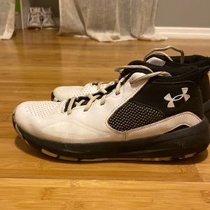 UnderAmour basketball shoes